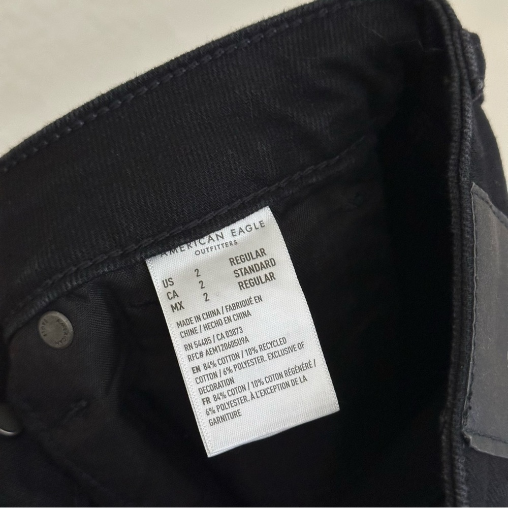 American Eagle Distressed High Rise‎ Mom Jean Size 2R Regular Black - Picture 4 of 5